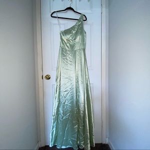 NWT Windsor long Dress Sage color size 5 (Medium)